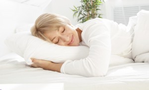 Hotel Lippstadt Bett mit schlafender Frau auf Kopfkissen