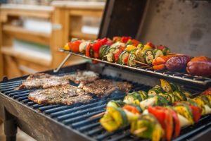 (Lukasz_Szwaj/Shutterstock.com) Grillen auf unserem Grillplatz