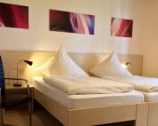 Doppelzimmer im Hotel und Appartement Haus Stallmeister in Lippstadt mit zwei Einzelbetten