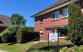 Monteurunterkunft Im Roßfeld in Lippstadt: Haus Stallmeister mit gepflegtem Außenbereich